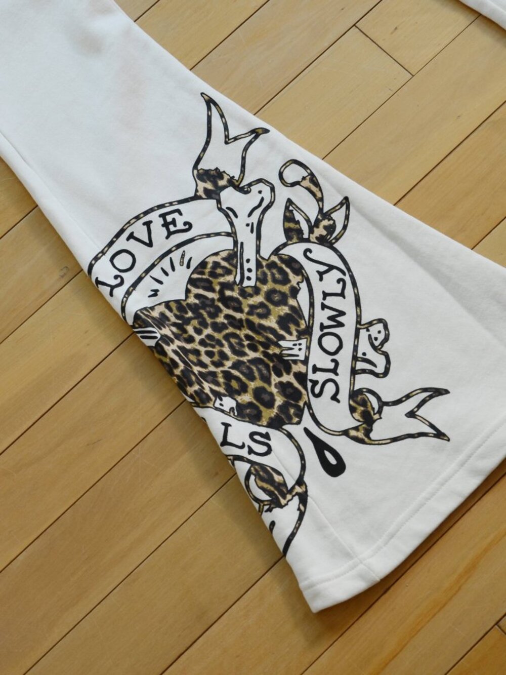Ed Hardy "Love Kills Slowly" Bootcut Fleece Jogger Pants Size M NWT - Picture 3 of 13